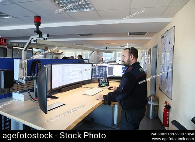 PRODUCTION - 09 February 2023, Thuringia, Gera: A firefighter works in the rescue control center where the emergency calls from eastern Thuringia come in