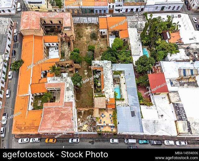 North America, Caribbean, Greater Antilles, Hispaniola Island, Dominican Republic, Santo Domingo, Zona Colonial, Block of flats in the old town of Santo Domingo