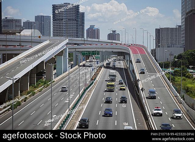 18 July 2021, Japan, Tokio: Cars drive over multi-lane roads and overpasses. The 2020 Tokyo Olympics will be held from 23.07.2021 to 08.08.2021