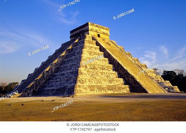 El Castillo Pyramid of Kukulcan, Chichen Itza  Yucatan, Mexico