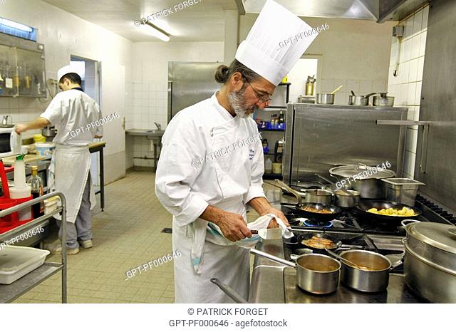 THE CHEF JEAN-MARIE HUARD, KITCHEN IN THE 4 STAR HOTEL-RESTAURANT, LE PETIT COQ AUX CHAMPS, CAMPIGNY, EURE, FRANCE