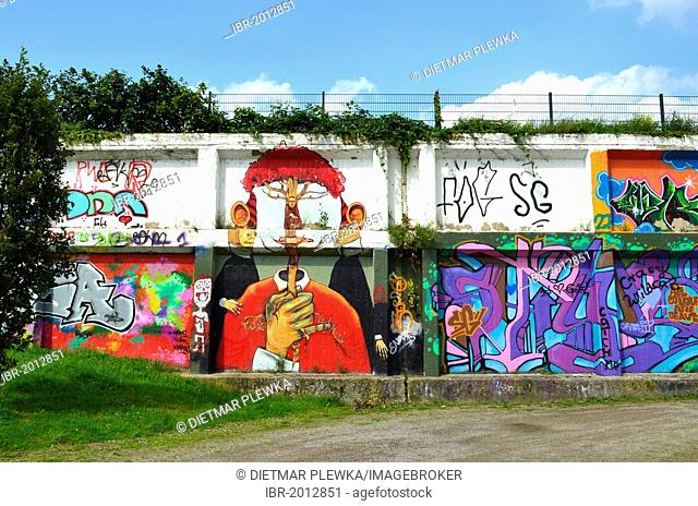 Graffiti on a wall along the Rhine-Herne Canal, Zeche Nordstern Mine, Nordsternpark, Gelsenkirchen, Ruhr area, North Rhine-Westphalia, Germany, Europe