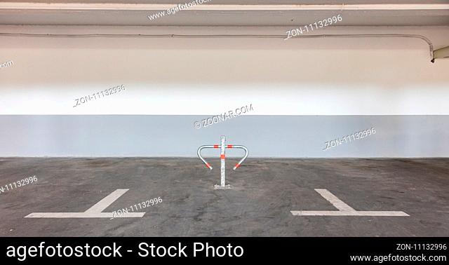 Metal barrier for private parking in a garage