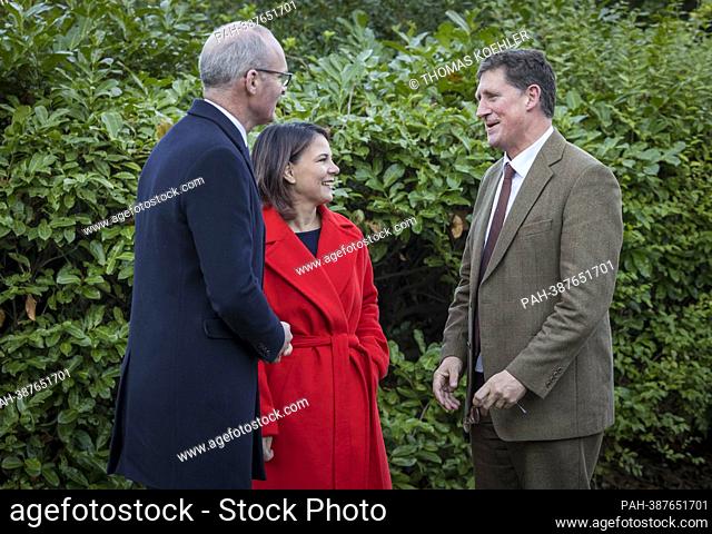 Annalena Baerbock (Buendnis 90/Die Gruenen), German Foreign Minister, with Irish Foreign Minister Simon Coveney (L) and Irish Environment Minister Eamon Ryan
