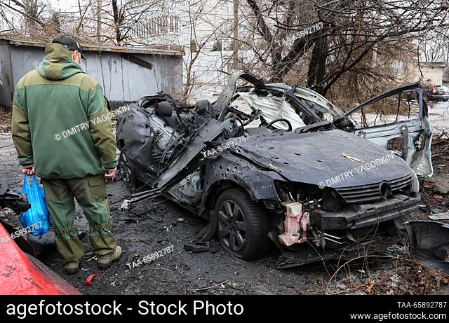 RUSSIA, DONETSK - DECEMBER 19, 2023: A car damaged in shelling in the Kiyevsky neighbourhood. Dmitry Yagodkin/TASS