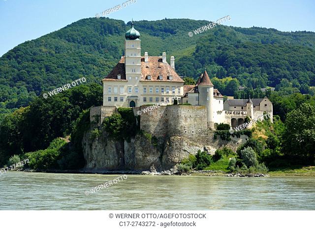 Austria, Lower Austria, A-Schoenbuehel-Aggsbach, Danube, Wachau, Mostviertel, Dunkelsteinerwald, A-Schoenbuehel an der Donau, Schoenbuehel Castle on a rock