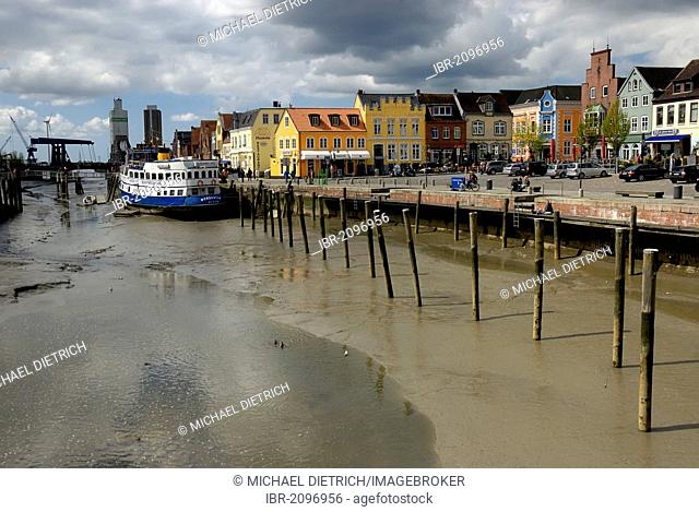 Harbour at low tide, district town of Husum, grey town by the sea, North Friesland district, Schleswig-Holstein, Germany, Europe