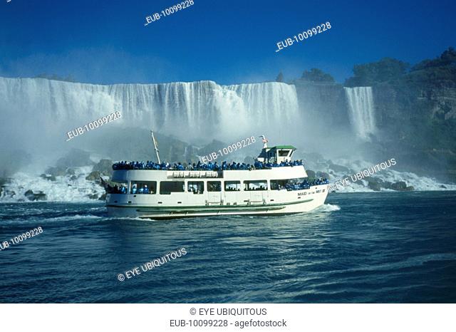 Maid of the Mist in front of the American Falls