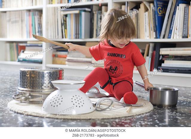 Baby, 15 Months, Noise, Kitchen Tool, Colander, Pan, Lid, Wooden fork, Whisk, Ramones body-Suit, carpet, books