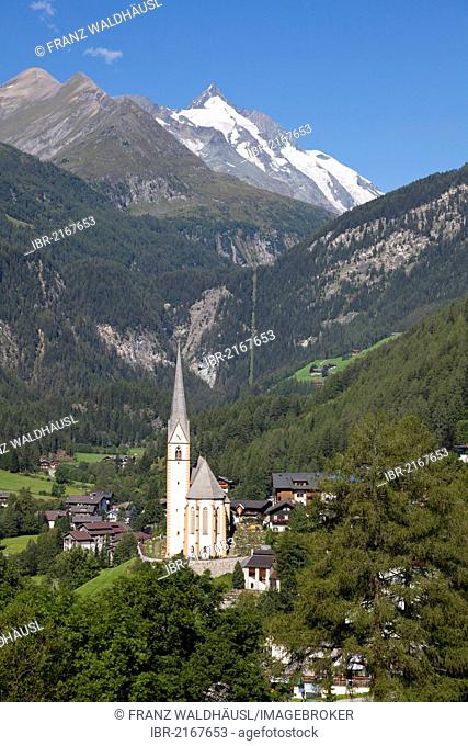 Community of Heiligenblut with the pilgrimage church of St. Vinzenz, Carinthia, Austria, Europe