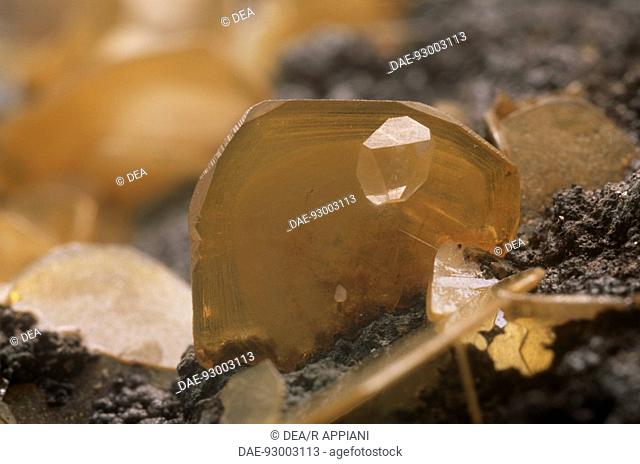 Minerals - Molybdate - wulfenite