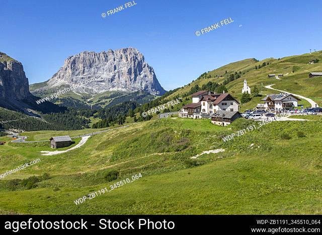 View of Passo Pordoi and surrounding mountains, Belluno Province, Trento, Dolomites, Italy, Europe