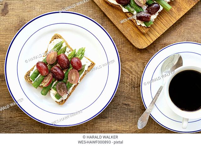 Asparagus Grape Toasts. Ingredients, toast bread, soy quark, asparagus, red grapes, black pepper