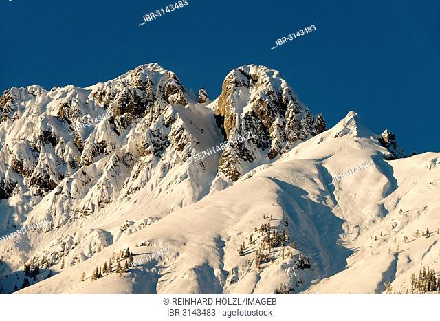 Mountain landscape, Vomper mountain range in winter, Mt Mittagsspitze and Mt Fiechter Spitze