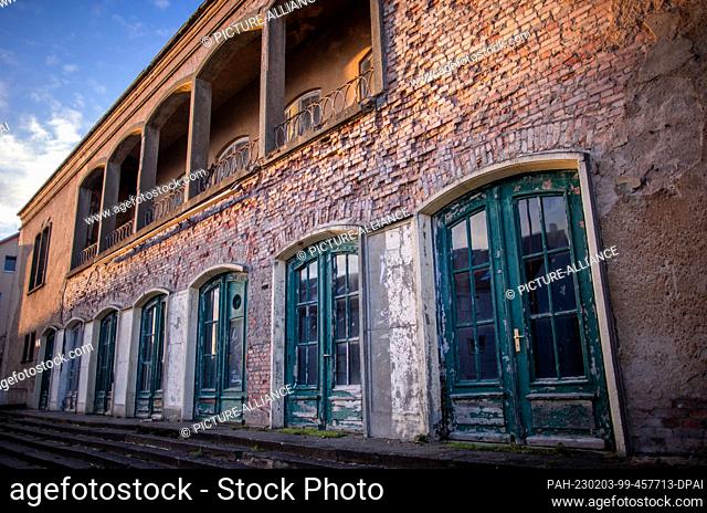 PRODUCTION - 17 January 2023, Mecklenburg-Western Pomerania, Sassnitz: A row of large double doors in the street front of the listed former culture house and...