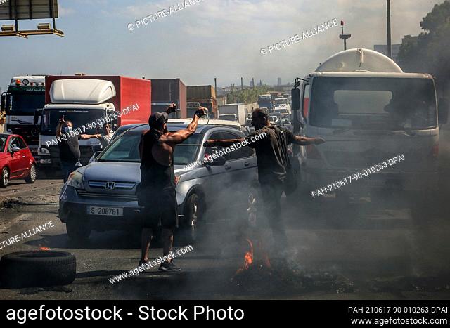 17 June 2021, Lebanon, Khalde: Protesters prevent cars from crossing as they block a main highway linking Beirut to southern Lebanon with burning tires