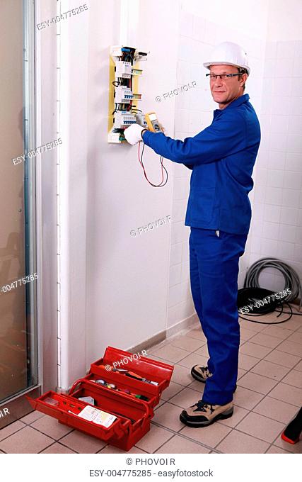 Electrician with helmet and overalls