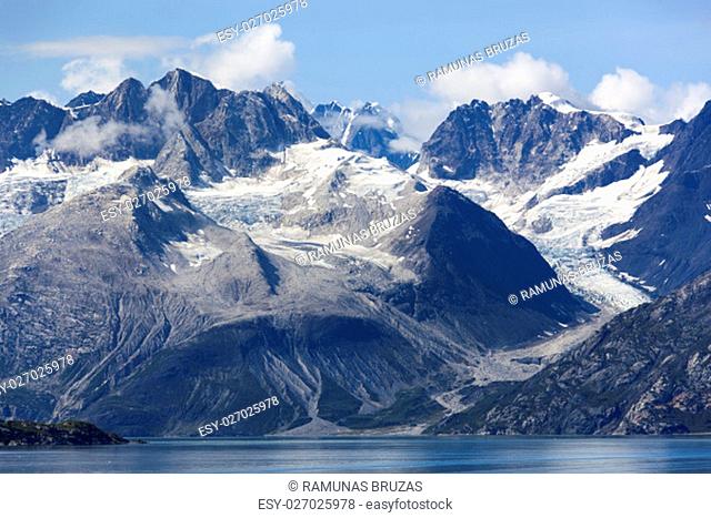 Mountain range in Glacier Bay national park (Alaska)