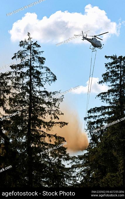 02 September 2022, Thuringia, Gehlberg: A helicopter is used to spread earth-moist lime marl over the Finsterberg forest district
