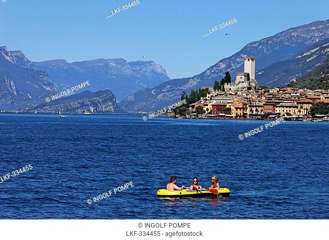 Canoe, Scaliger Castle, Malcesine, Lake Garda, Veneto, Italy