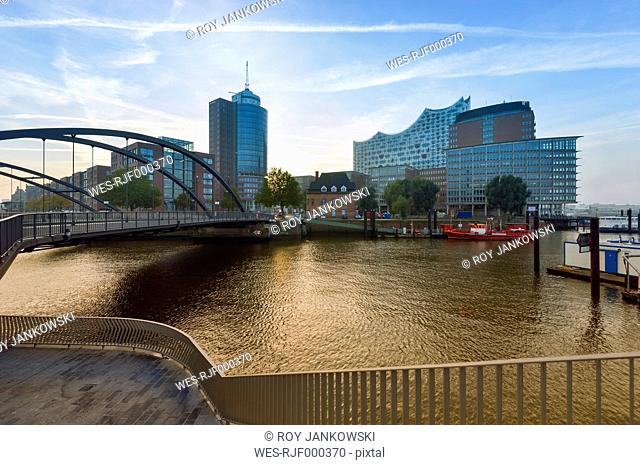Germany, Hamburg, harbor, modern architecture at Kehrwiederspitze