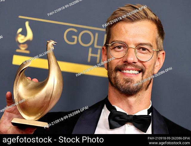 17 September 2021, Saxony, Leipzig: Joko Winterscheidt stands in front of a photo wall after the ""Goldene Henne"" award ceremony