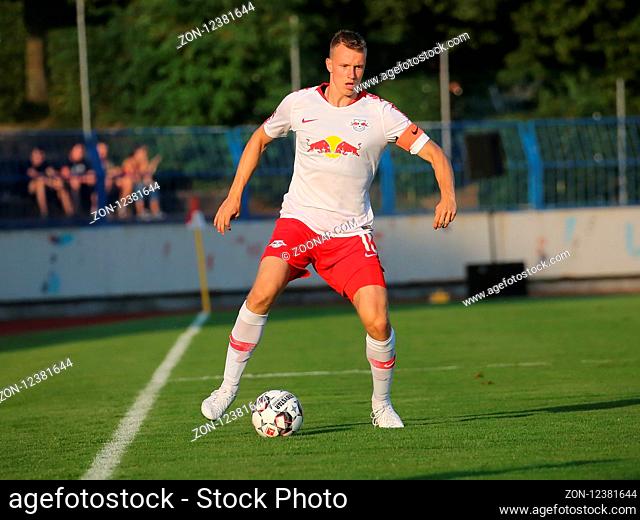 deutscher Fussballspieler Lukas Klostermann von RB Leipzig nach Testspiel gegen FC Grimma 20.07.2018 - German soccer player Lukas Klostermann from RB Leipzig...