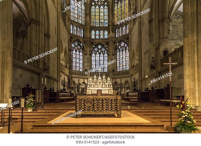 Silberner Hochaltar im Innenraum des Dom St. Peter in Regensburg, Bayern, Deutschland, Europa | silver High Altar, Regensburg Cathedral interior, Regensburg