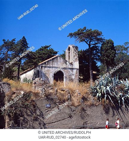 Eine kleine Kapelle in Calvi, Korsika 1980er Jahre. A little chapel in Calvi, Corsica 1980s