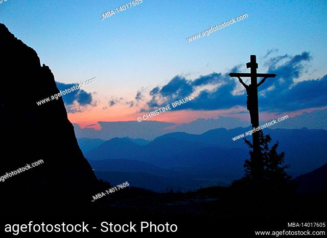 cross in dammkar, wooden cross in sunset, blue hour, karwendel, germany, bavaria, upper bavaria, werdenfelser land, isar valley, mittenwald