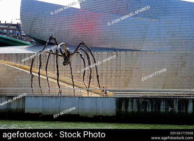 Mother, a giant spider by the artist Louise Bourgeois in front of the Guggenheim Museum in Bilbao, Basque Country, Spain