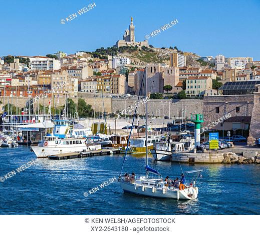 Marseille, Provence-Alpes-Côte d'Azur, France. View across Vieux-Port, the Old Port, to the 19th century Neo-Byzantine Basilica of Notre-Dame de la Garde