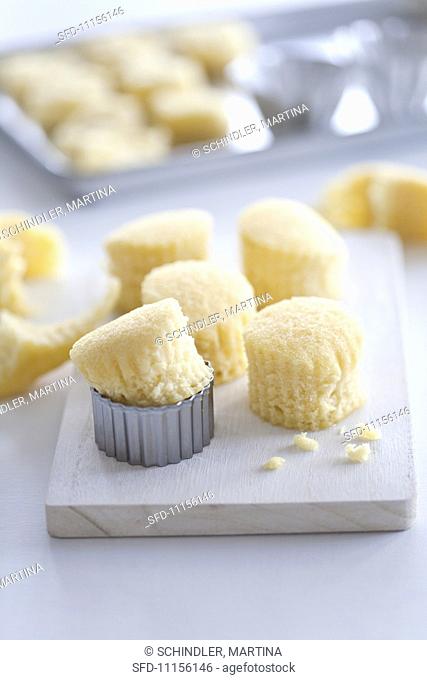 Little, fluted cut-out sponge cakes