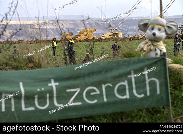 Banner LUETZERATH, in the background a bucket-wheel excavator, general, feature, marginal motif, symbolic photo The village of Luetzerath on the west side of...