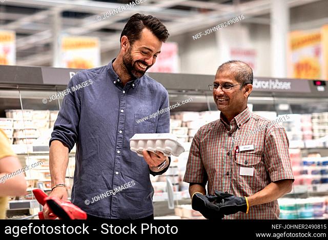 Client talking to shop assistant