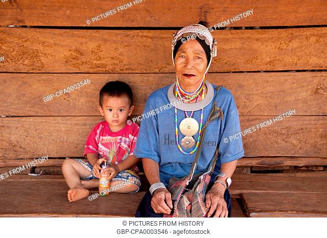 Thailand: Akha woman and child at Ban Huai Kee Lek, Chiang Rai Province, Northern Thailand