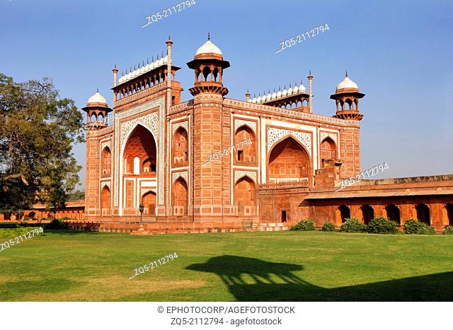 The great gate Darwaza-i rauza— gateway to the Taj Mahal, Agra, Uttar Pradesh, India, UNESCO World Heritage Site