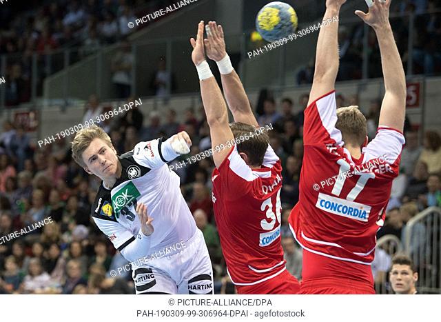 09 March 2019, North Rhine-Westphalia, Düsseldorf: Handball: International match, Germany - Switzerland in the ISS Dome. Germany's Franz Semper (l) and...
