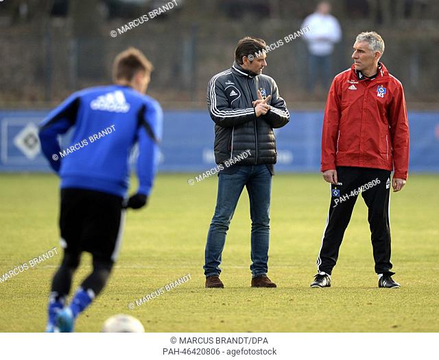 The new head coach of Bundesliga soccer club Hamburger SV (HSV), Mirko Slomka (R), talks to sporting director of HSV Oliver Kreuzer during Slomka's first...