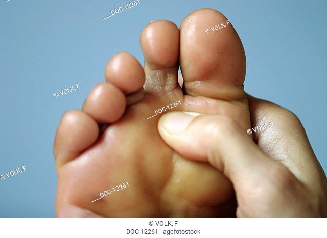 foot reflex zone massage