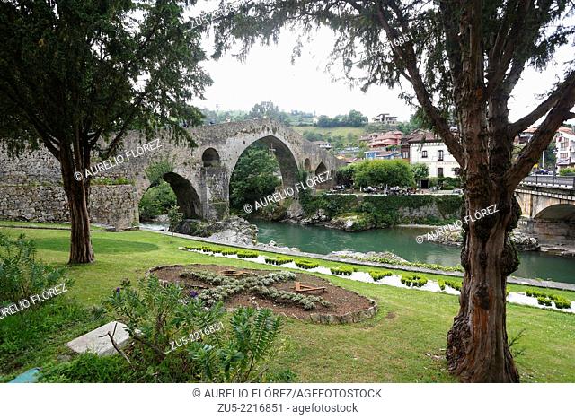 The Roman bridge in Cangas de Onis is a building located on the Sella River in the first seat of the Kingdom of Asturias, Cangas de Onis