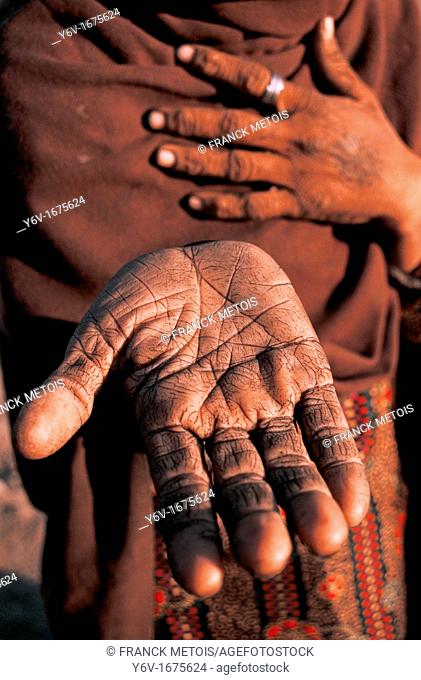 Hand of a hindu woman belonging to an untouchable group whose dharma is to remove animals carcasses. From Madhya pradesh, India