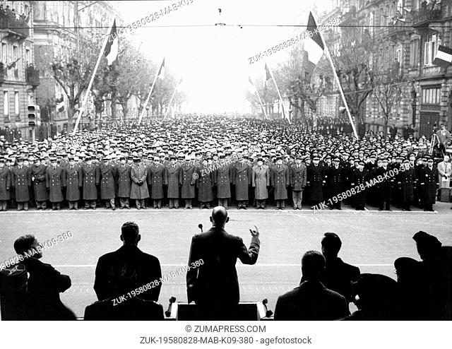 Aug. 28, 1958 - Strassburg, France - The GENERAL CHARLES DE GAULLE in Strassburg with 2, 800 officers for the commemorative ceremony of Liberation presided over...