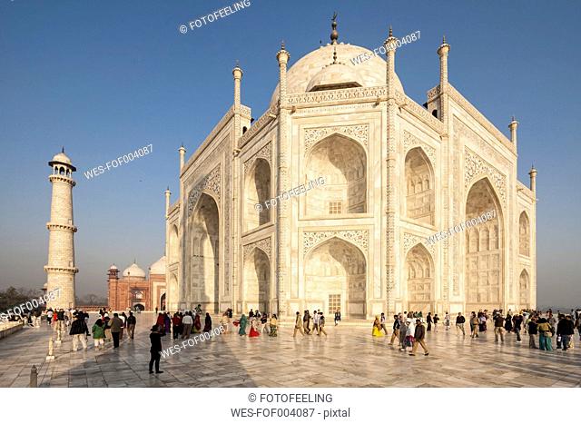 India, Uttar Pradesh, Agra, Tourist at Taj Mahal