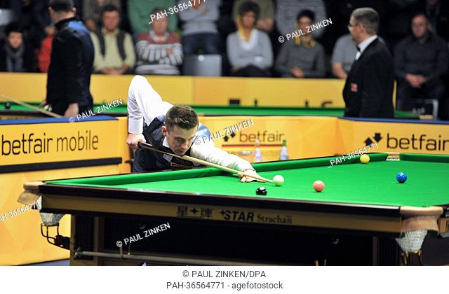 British snooker player Mark Selby plays a game of the German Masters snooker tournament at Tempodrom in Berlin, Germany, 30 January 2013