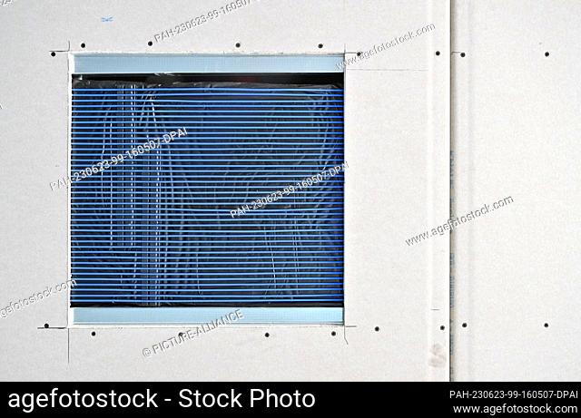 PRODUCTION - 22 June 2023, Brandenburg, Petersdorf: On a construction site in one room of a house, a capillary tube mat is installed on the ceiling as surface...