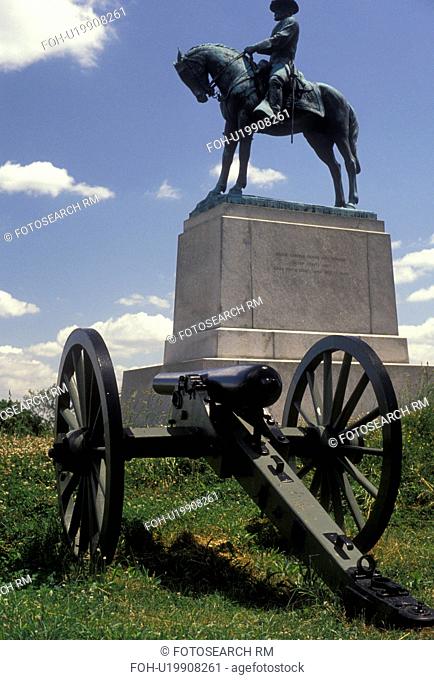 Gettysburg, cannon, battlfield, Gettysburg Military Park, Pennsylvania, Equestrian statue Major General Oliver Haward and cannon at East Cemetery Hill a...