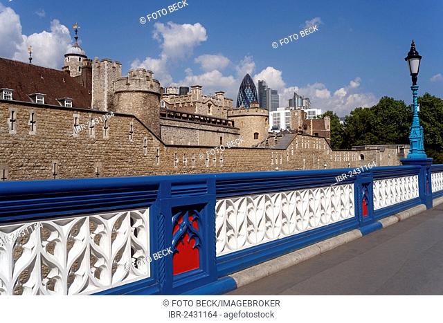 Tower of London, railing with a lantern in front of the Swiss Re Tower, The Gherkin, London, England, United Kingdom, Europe