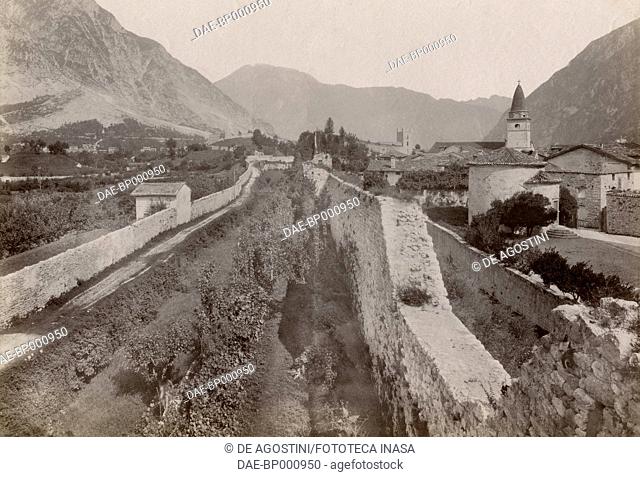 View of the walls, Venzone, Friuli-Venezia Giulia, Italy, photograph from Istituto Italiano d'Arti Grafiche, Bergamo, 1910-1913