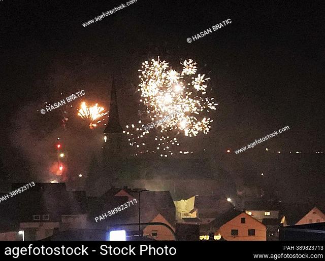 Fireworks to start the new year 2023. - Nentershausen/Rheinland-Pfalz/Deutschland